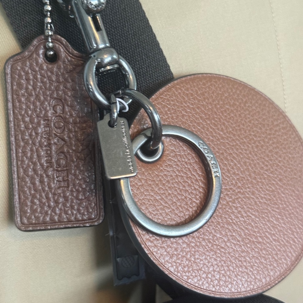 COACH HUDSON SMALL PACK CROSSBODY #A2343 (MSRP $328) & COACH BASEBALL CHARM - Picture 16 of 16